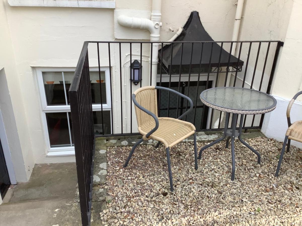Luxury Refurbished 2 Bedroom Regency Apartment Cheltenham Eksteriør billede