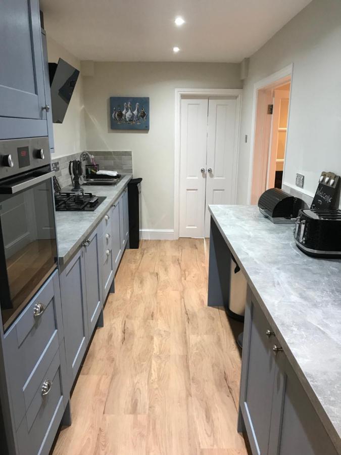 Luxury Refurbished 2 Bedroom Regency Apartment Cheltenham Eksteriør billede