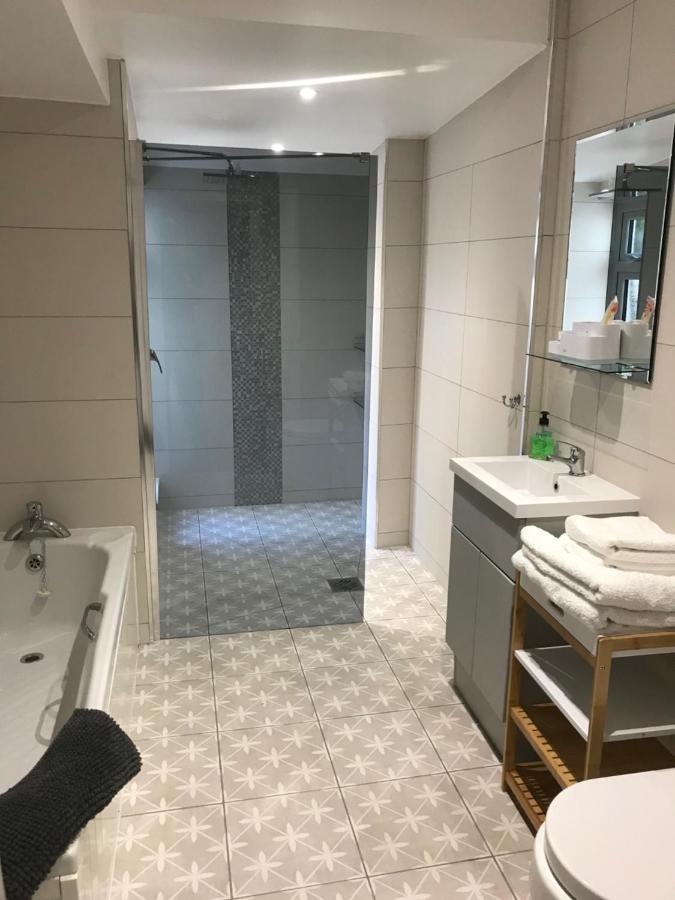 Luxury Refurbished 2 Bedroom Regency Apartment Cheltenham Eksteriør billede