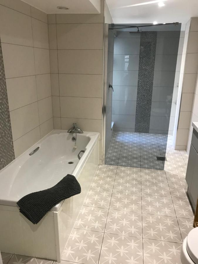 Luxury Refurbished 2 Bedroom Regency Apartment Cheltenham Eksteriør billede