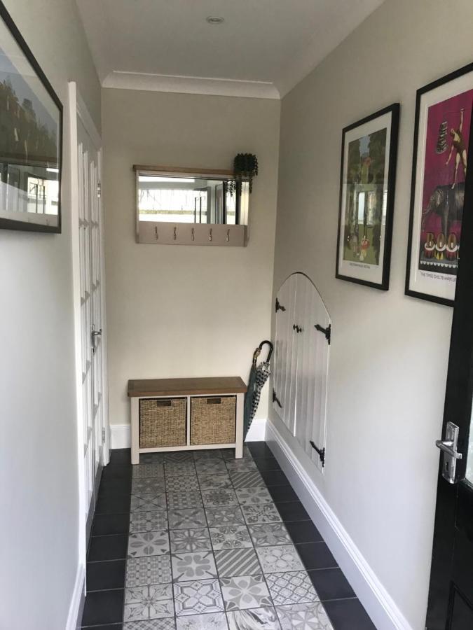 Luxury Refurbished 2 Bedroom Regency Apartment Cheltenham Eksteriør billede