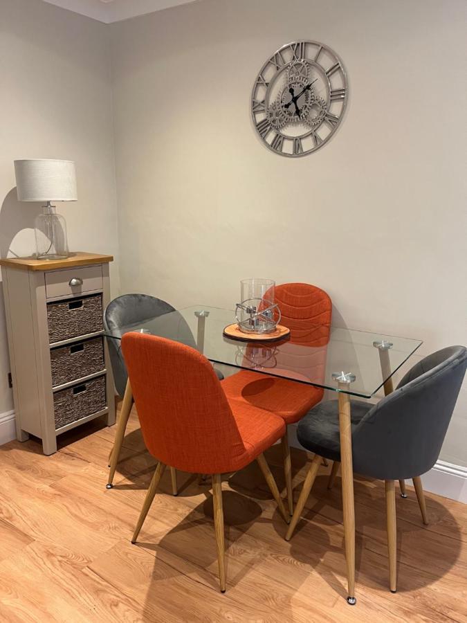 Luxury Refurbished 2 Bedroom Regency Apartment Cheltenham Eksteriør billede
